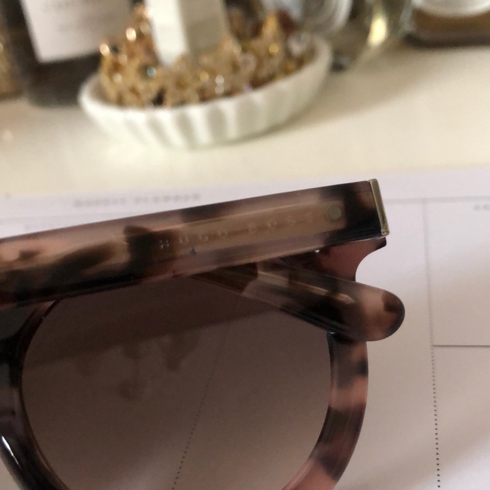 Hugo Boss sunglasses! - Picture 4 of 7